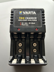 Зарядное устройство Varta Trio