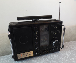 Старый школьный кассетный радиоприемник Philips AL990
