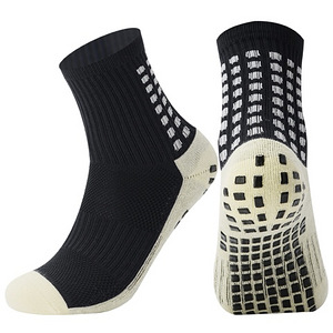 Чёрные спортивные носки с прорезиненными вставками