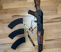 Airsoft AK 47 + equipment + VZ61 Scorpion