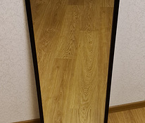 Настенное зеркало 40х100 в деревянной раме.