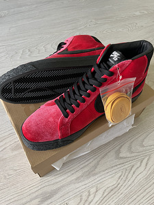 Nike SB Zoom Blazer Mid ISO RED
