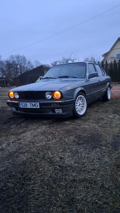 П: BMW e30, 1988