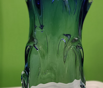 Tarbeklaasi sinine vaas "Ira", autor Eino Mäelt tarbeklaas