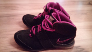 Musta-roosaga Nike tossud s. 36