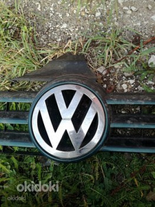 Знак на решетке Volkswagen T5
