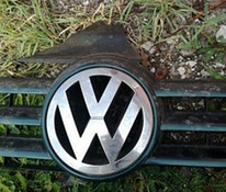 Знак на решетке Volkswagen T5