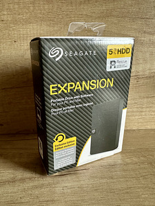 UUS! NEW! Seagate Expansion. 5 TB. Original. Black.