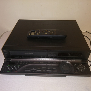 Panasonic NV-HS1000 Высококачественный S-VHS видеомагнитофон
