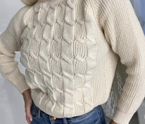 Тёплый вязаный мохеровый свитер