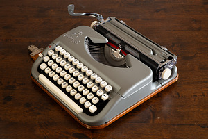 1953. Привлекательная пишущая машинка Пишущая машинка Prince