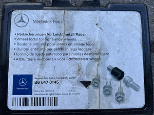 Mercedes Locking Wheel Nuts + Key