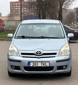 Продается Toyota Corolla Verso 2,0L 85kw, 2004