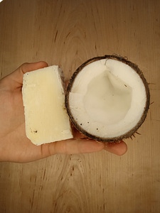 Мыло ручной работы из кокосового масла