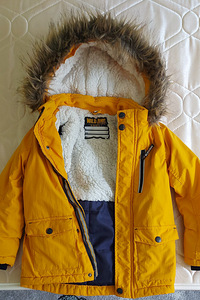 Детская зимняя куртка (размер 122)