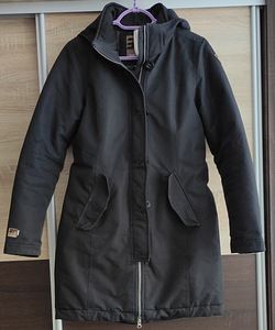 Зимняя женская куртка р. 36