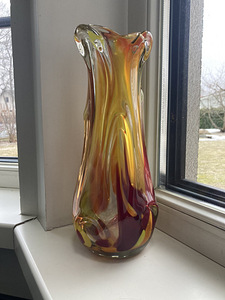 Практичная стеклянная ваза