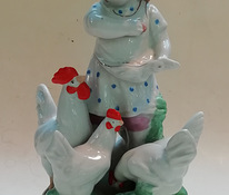 Дулёво Девочка кормящая курочек 1957