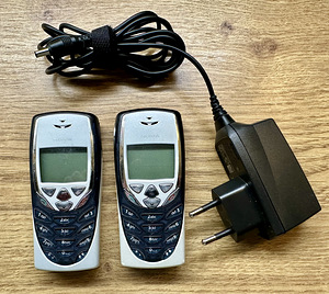 Nokia 8310 2tk koos laadijaga