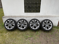 BMW X5 E70 BMW X5 E70 5x120 20-дюймовые колеса с шипованными шинами