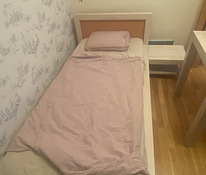 Мебель детской комнаты (кровать+матрас+писм. стол+комод)