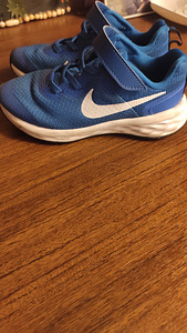 Кроссовки Nike 28 размера на продажу