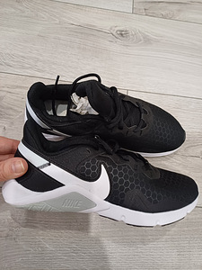 Новые кроссовки Nike для девочки 36,5 размера