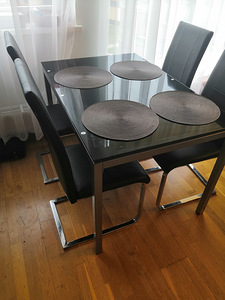 Обеденный стол и стулья (4 шт.)