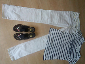 Белые джинсы, S + футболка и шлепки, 37