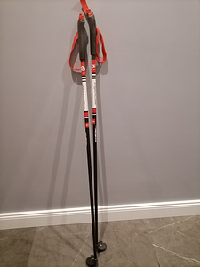 Малоиспользуемые детские лыжные палки 105 см