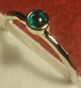 Кольцо серебрянок с камнем
