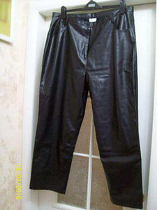 Стильні жіночі брюки,з еко-шкіри. Чорні,великого розміру
