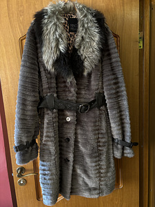 Пальто из искусственного меха