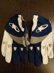 Продаю женские спортивные перчатки