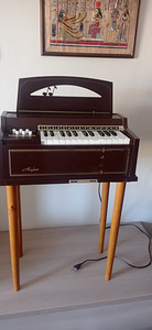 Electric chord organ "Magnus"