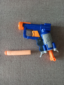 Продам игрушечный пистолет Nerf.