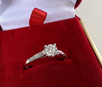 Кольцо белого золота с бриллиантом 18 размер