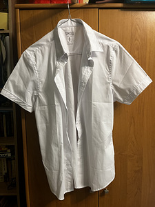 Белая рубашка с короткими рукавами