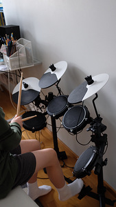 Elektrooniline trummikomplekt Debut Kit, autor Alesis