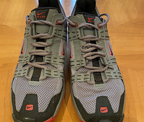 Серые походные кроссовки Nike - размер 47