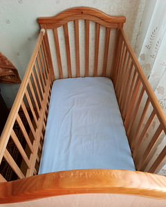 Детская кровать с пеленальным столиком