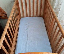 Детская кровать с пеленальным столиком