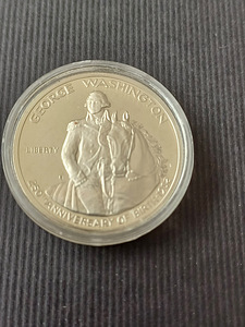 Монета серебряная Джордж Вашингтон