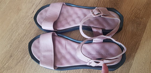 Женские дизайнерские сандали в коже