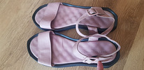 Naiste disainitud nahast sandaalid