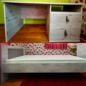 Кровать и письменный стол
