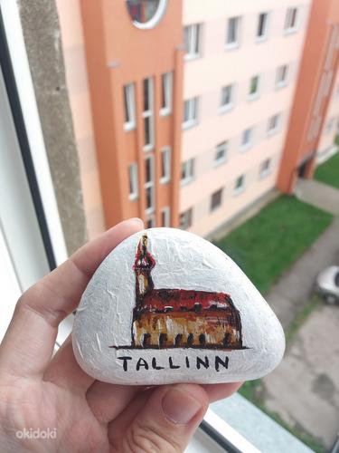Акриловый рисунок на камне "Таллинн" (фото #1)