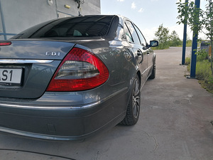 Мерседес w211 2.1 125kw (7 фото из 9)