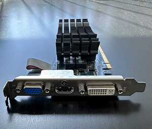 ASUS GeForce 210 Silent 1GB 64-bit DDR3 PCI Express 2.0 (2 foto / 3)