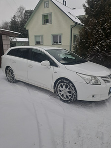 Продам Toyota Avensis (3 фото из 4)
